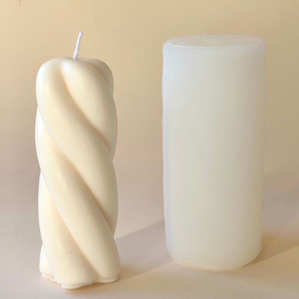 Vela blanca lisa y vela de soja beige con diseño 2