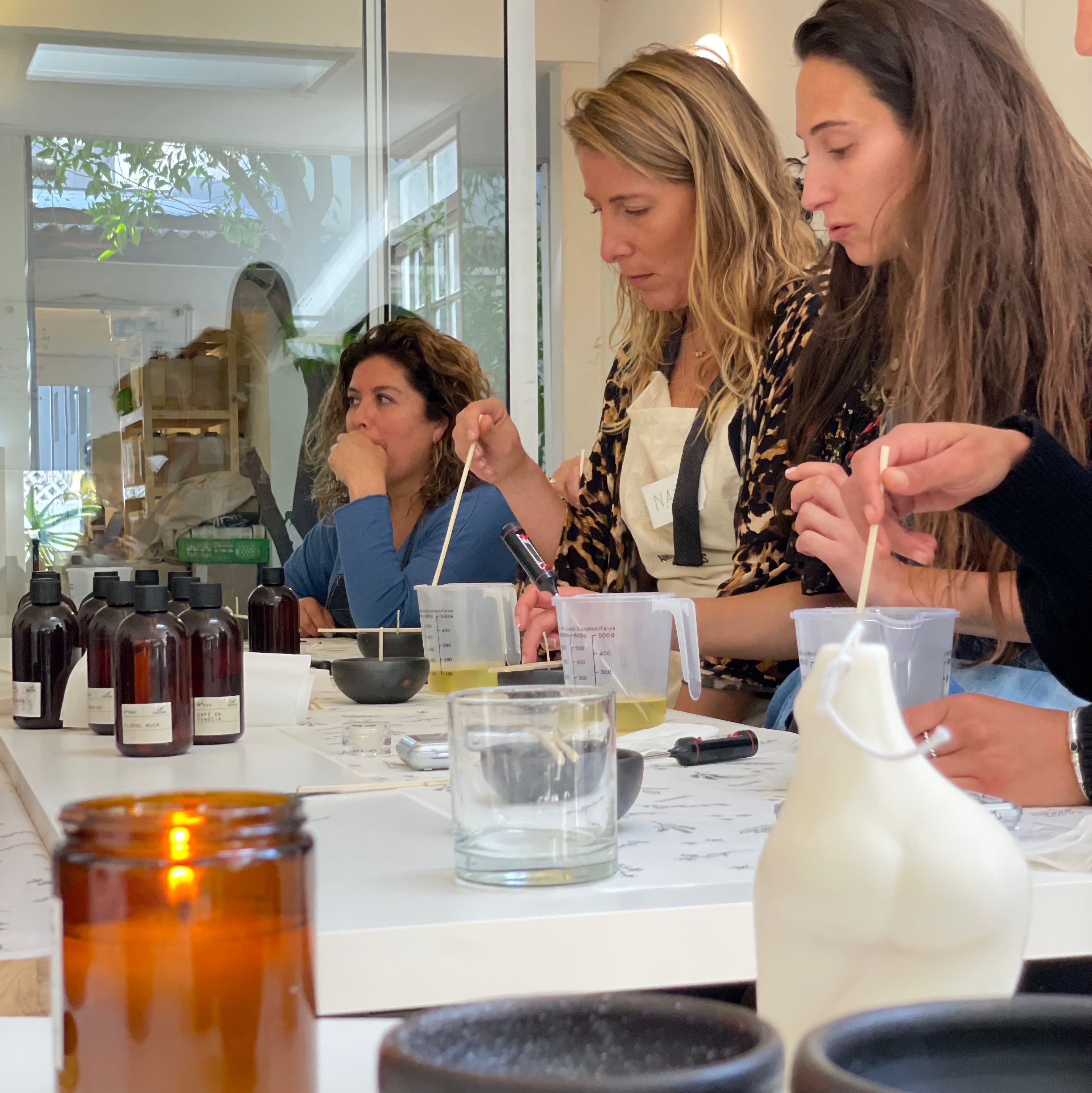 Taller Presencial: Velas recipiente, Home Spray y Difusor