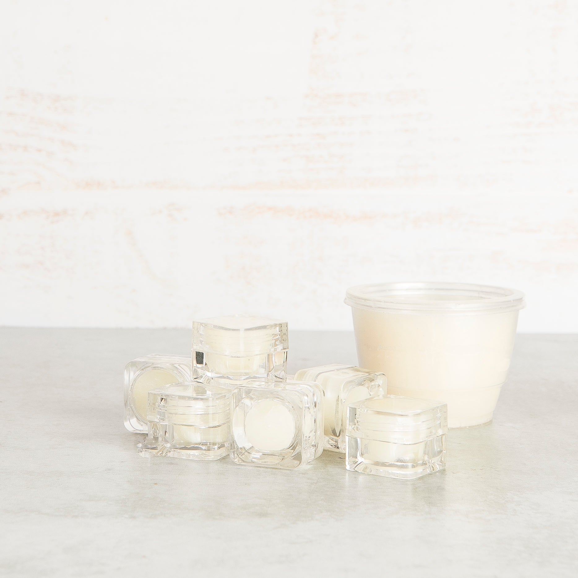 Kit de 7 envases pequeños + 1 envase grande con tapa de cera en frio / pegamento