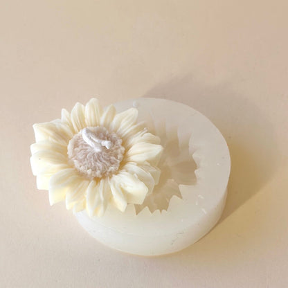 Flor de margaria de soja con su molde blanco
